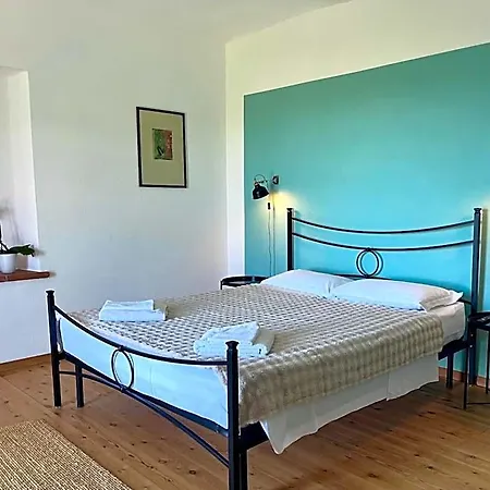 Casa Langa Di Lola Bed & Breakfast