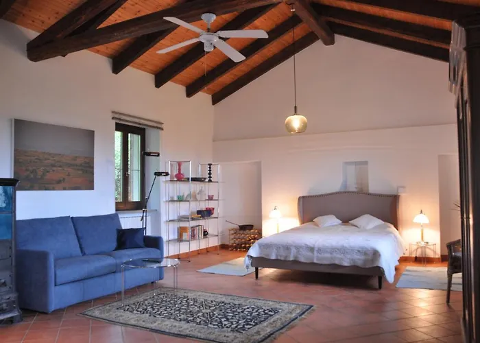 Casa Langa Di Lola לינה וארוחת בוקר